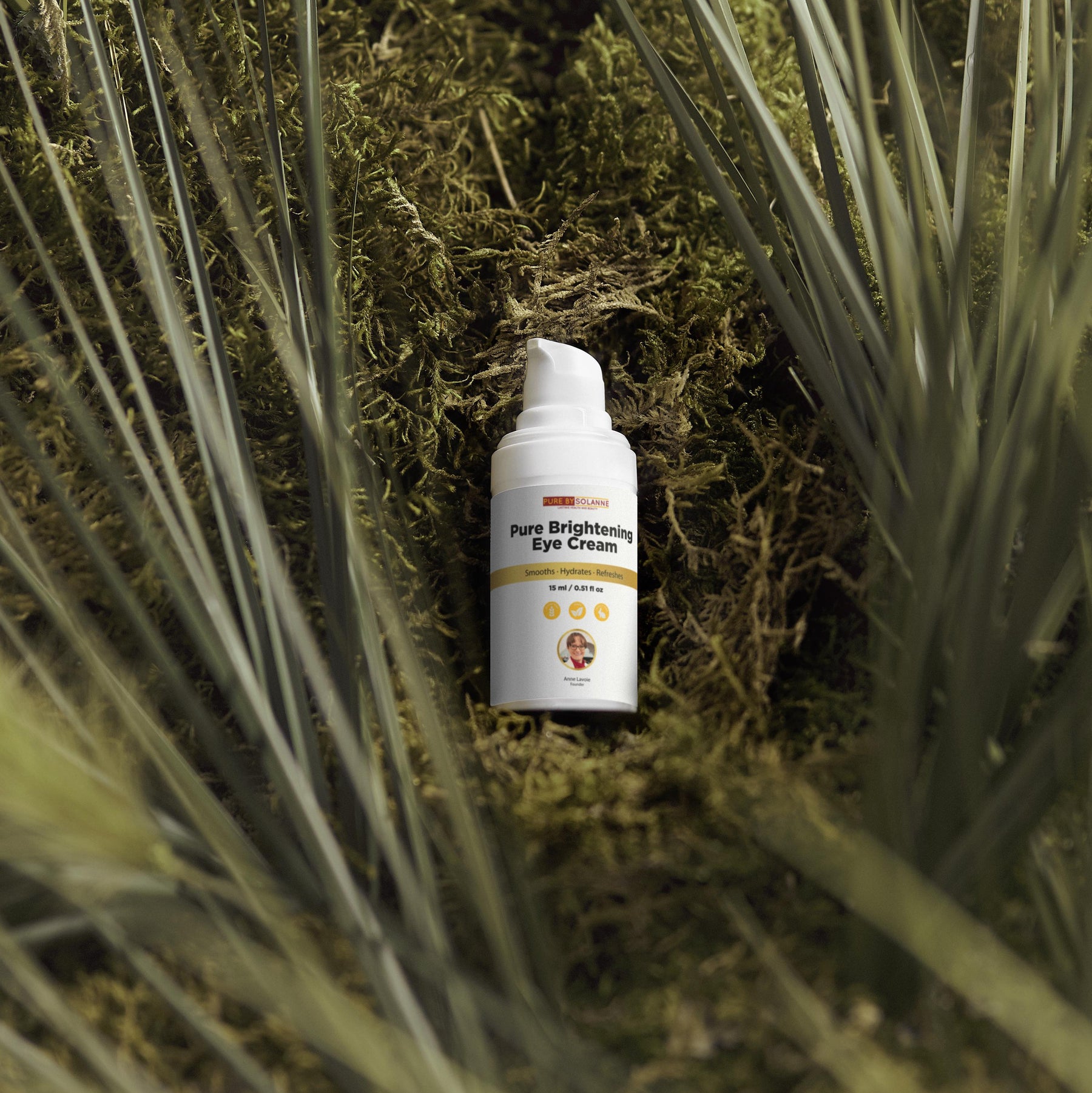 Pure Brightening Eye Cream lifestyle